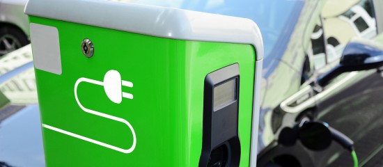 Rechargement des voitures électriques : une obligation de s’équiper pour certains cabinets !